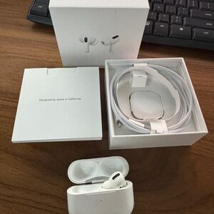 Right Apple AirPod Pro 2